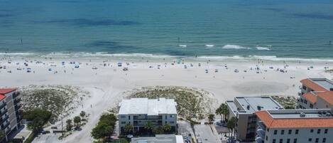 Una playa cerca, toallas de playa