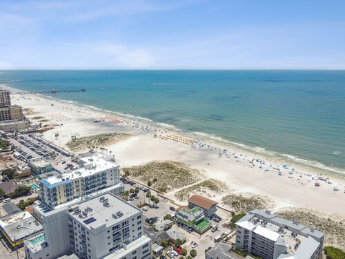 Clearwater Beach Cottage 15H Steps to Beach | Beach Gear Included!