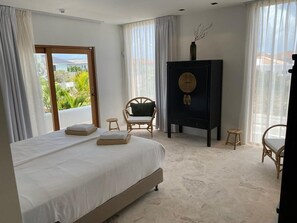 4 habitaciones, tabla de planchar con plancha, wifi y ropa de cama 