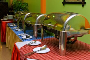 Tägliches Frühstücksbuffet gegen Gebühr