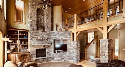 Spacious lake front property close to Yellowstone - Shenandoah Family Retreat