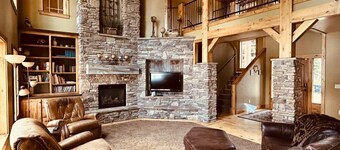 Spacious lake front property close to Yellowstone - Shenandoah Family Retreat