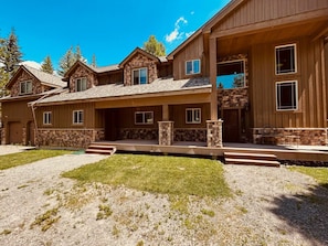 Exterior - Spacious lake front property close to Yellowstone - Shenandoah Family Retreat (Island Park)