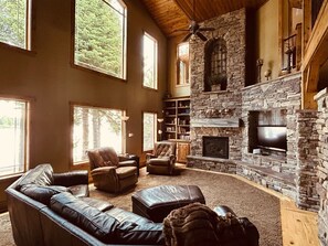 Smart TV, fireplace, DVD player, ping pong