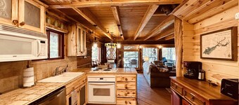 Lakefront cabin with private dock and fire pit - Hidden Bear Cabin