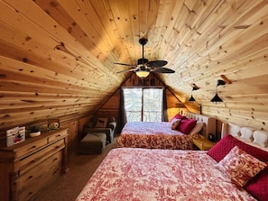2 bedrooms, desk, iron/ironing board, free WiFi - Lakefront cabin with private dock and fire pit - Hidden Bear Cabin (Island Park)