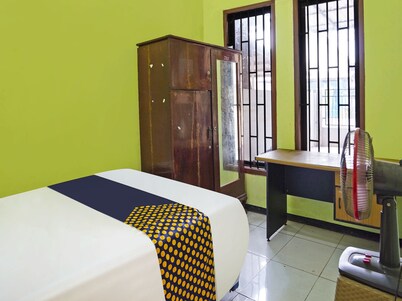 OYO Life 91869 Insan Mulia Kost Syariah