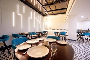 Restaurant - Hotel Limon Near Sector 29, Gurgaon (Gurugram)