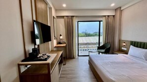 Premium bedding, minibar, desk, laptop workspace - Hotel Limon Near Sector 29, Gurgaon (Gurugram)