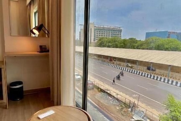 Premium bedding, minibar, desk, laptop workspace