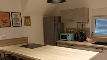 Micro-ondes, four, plaque de cuisson, lave-vaisselle