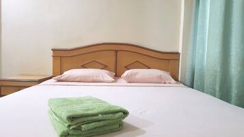 Deluxe-dobbeltværelse | Skrivebord, sengetøj