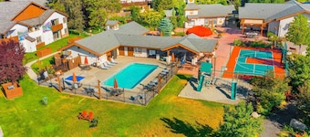 Snowstorm Studio on Icicle Village