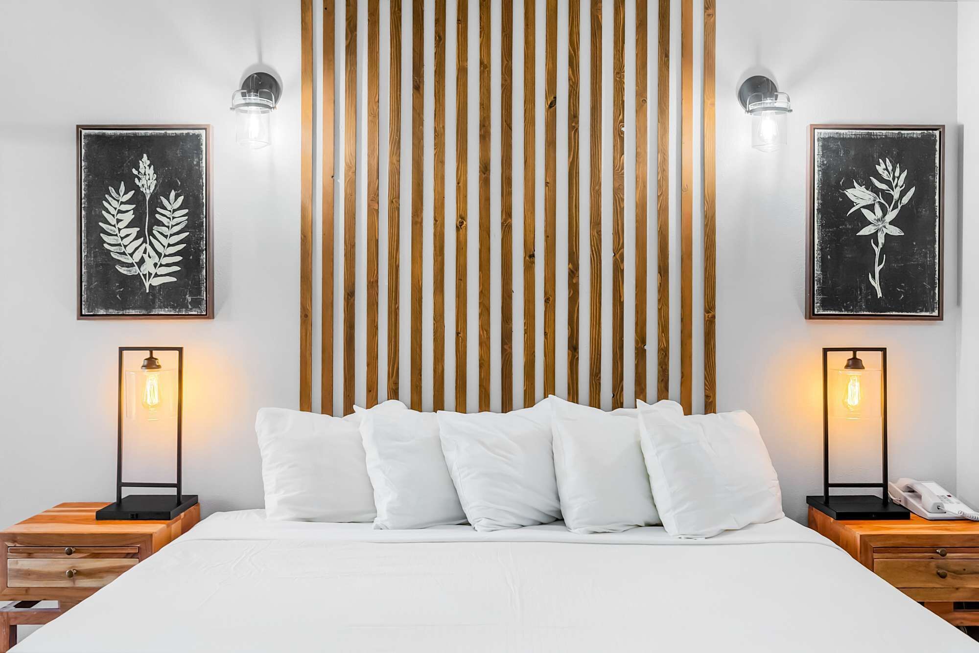 Silitysrauta/-lauta, Wi-Fi, vuodevaatteet