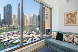 아파트, 호숫가 | 거실 공간