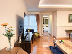 Executive suite, 2 slaapkamers | Woonruimte | Een smart-tv, Netflix en streamingdiensten