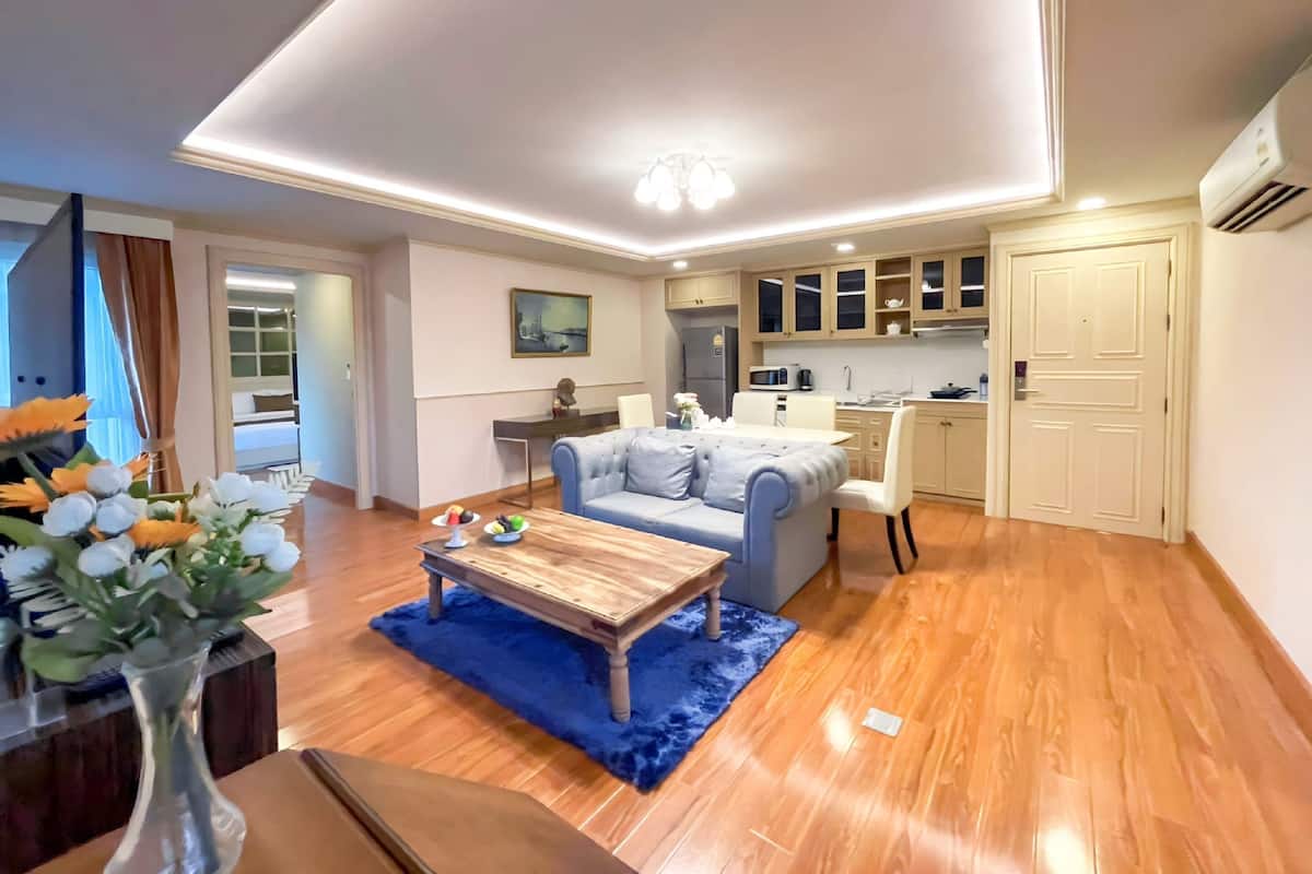 Executive Suite, 2 Bedrooms | Living area | Smart TV, Netflix, streaming services