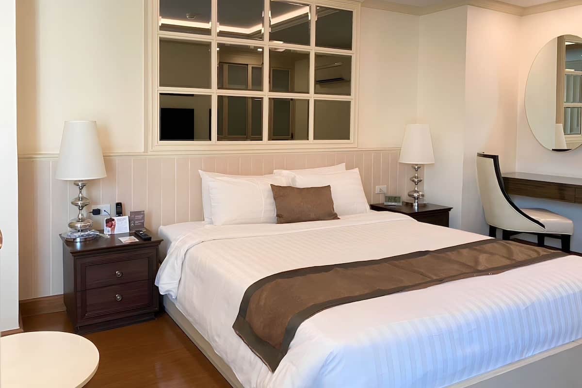 Sviitti, 1 makuuhuone | Työpöytä, kannettavalle tietokoneelle sopiva työtila, pimennysverhot