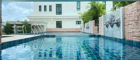 حمّام سباحة خارجي