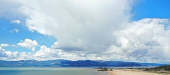 Spacious Condo 3-Minute Walk to Flathead Lake & DT