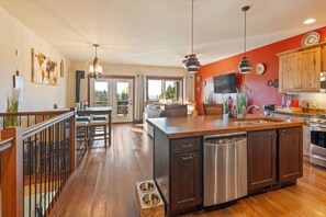 Interior - Spacious Condo 3-Minute Walk to Flathead Lake & DT (Bigfork)