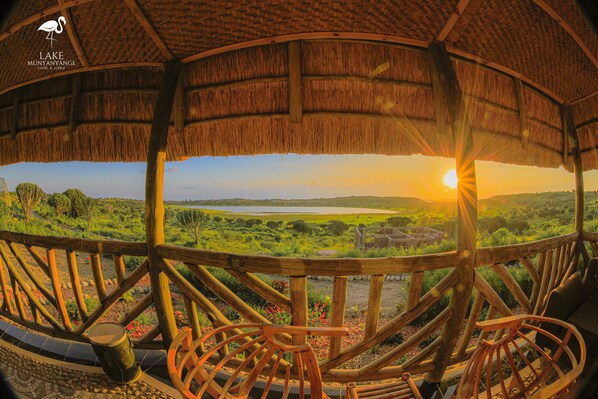 Property grounds - Amazing Lake view with Flamingos on Lake Munyanyange (Kasese)