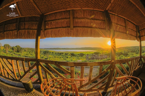 Amazing Lake view with Flamingos on Lake Munyanyange