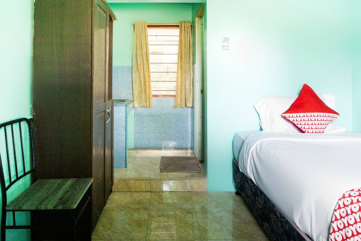 Kamar Single Standar | Meja kerja, Wi-Fi gratis, dan seprai linen