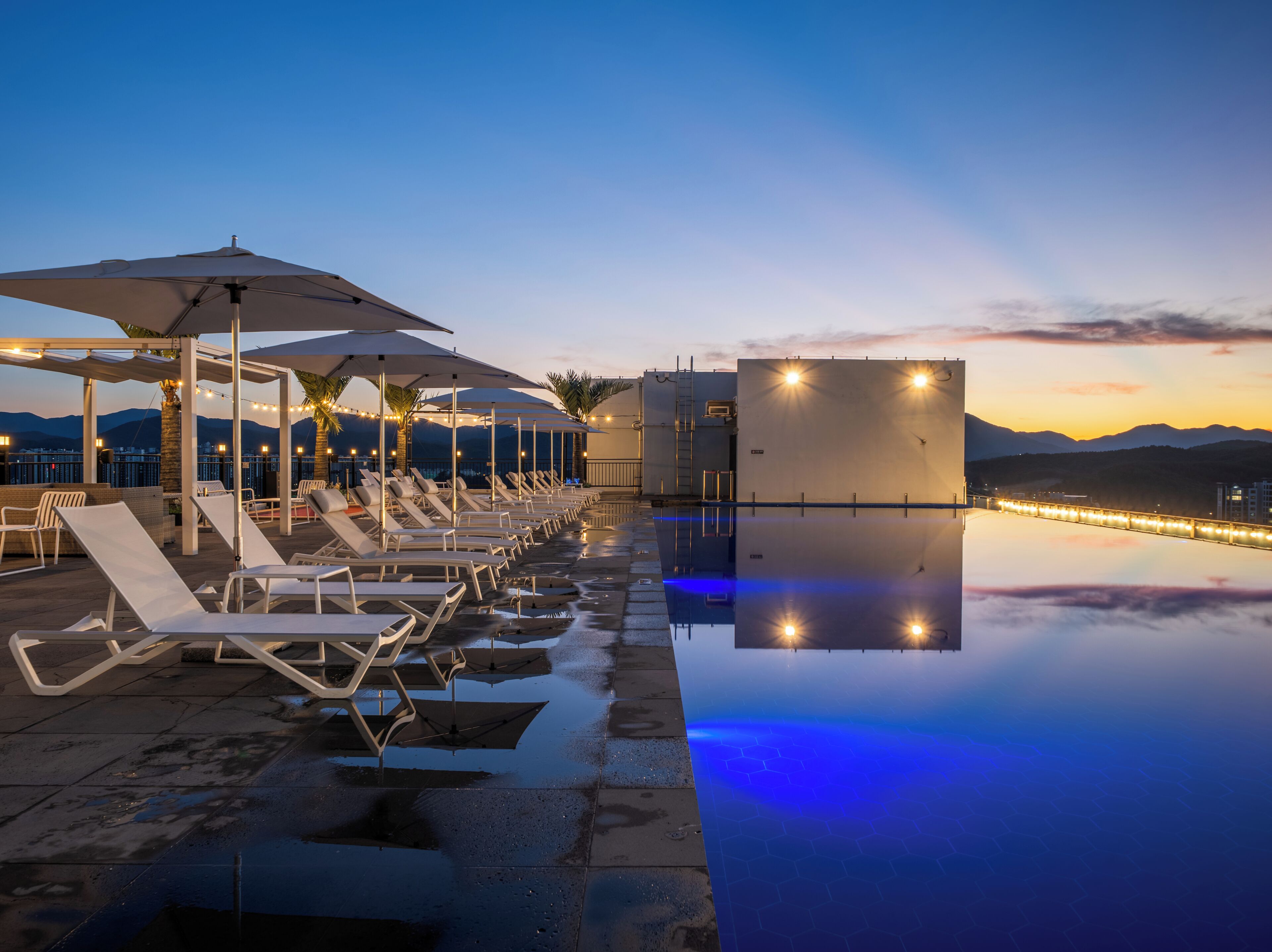 Innenpool, Außenpool (je nach Saison geöffnet), Cabañas (gegen Gebühr)