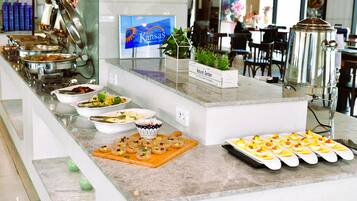 Daily buffet breakfast (KRW 25000 per person)
