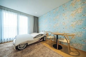 Suite Kids Family Twin Room | Wohnbereich