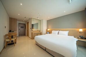 Standard Double Room | Free WiFi, bed sheets - Chestertons GyeongJu (Gyeongju)