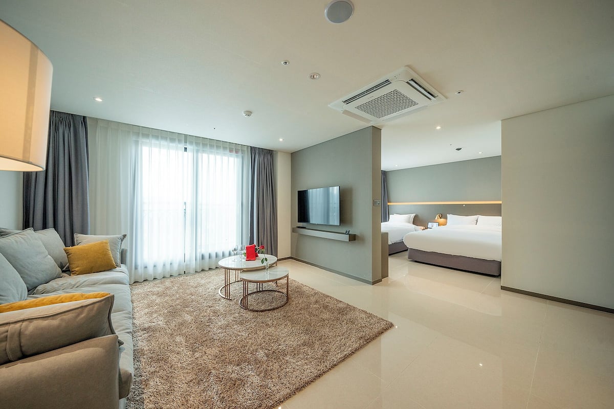 Suite Family Twin Room | Wi-Fi gratuito, lenzuola