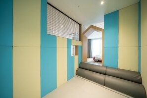 Suite Kids Family Twin - Trampoline | Area soggiorno | Smart TV 50 pollici con canali via cavo, TV, pavimenti riscaldati