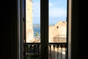 Habitació doble exclusiva, 1 llit de matrimoni | Cobrellits i matalassos amb encoixinament addicional 