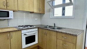 Fridge, microwave, oven, coffee/tea maker - OMEGA 4 2-C (Estartit)