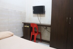 Standard Single Room | Desk, bed sheets - Hotel O Bontotangnga Homestay (Makassar)