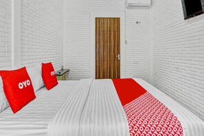 Deluxe Double Room | Laptop workspace, free WiFi, bed sheets