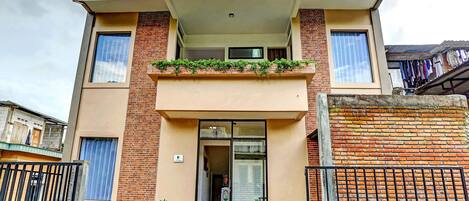 Mặt tiền nơi lưu trú