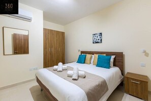 Bureau, fer et planche à repasser, lit parapluie, Wi-Fi gratuit