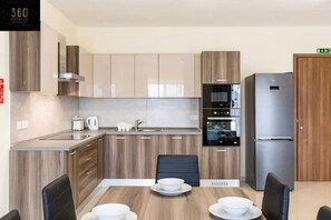 Fridge, microwave, oven, stovetop - Designer 3BR home, w/ lovely green views & WIFI (Marsaxlokk)