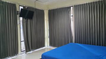 Standard Double Room | Desk, free WiFi, bed sheets