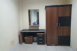 Desk, free WiFi, bed sheets