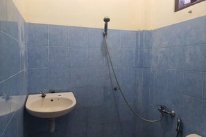 Shower, pancuran hujan,  dan sabun