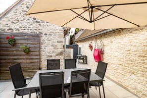 Outdoor dining - Lovely vacation home La boutique (Lacave)