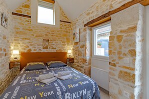 2 bedrooms, iron/ironing board, free WiFi - Holiday Home 'La Boutique Germain 4 to 6 Persons' with Private Terrace (Lacave)