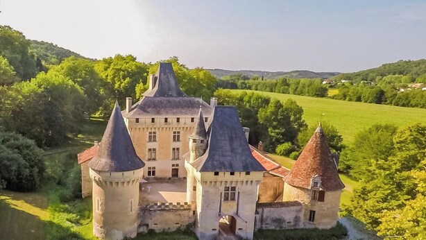 A castle with multiple towers, surrounded by lush greenery and a clear sky. - Holiday Home 'La Boutique Germain 4 to 6 Persons' with Private Terrace (Lacave)