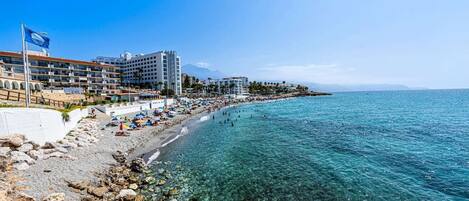 بالقرب من الشاطئ