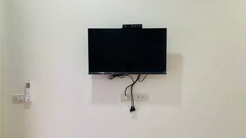 32-inch Smart TV with cable channels, TV