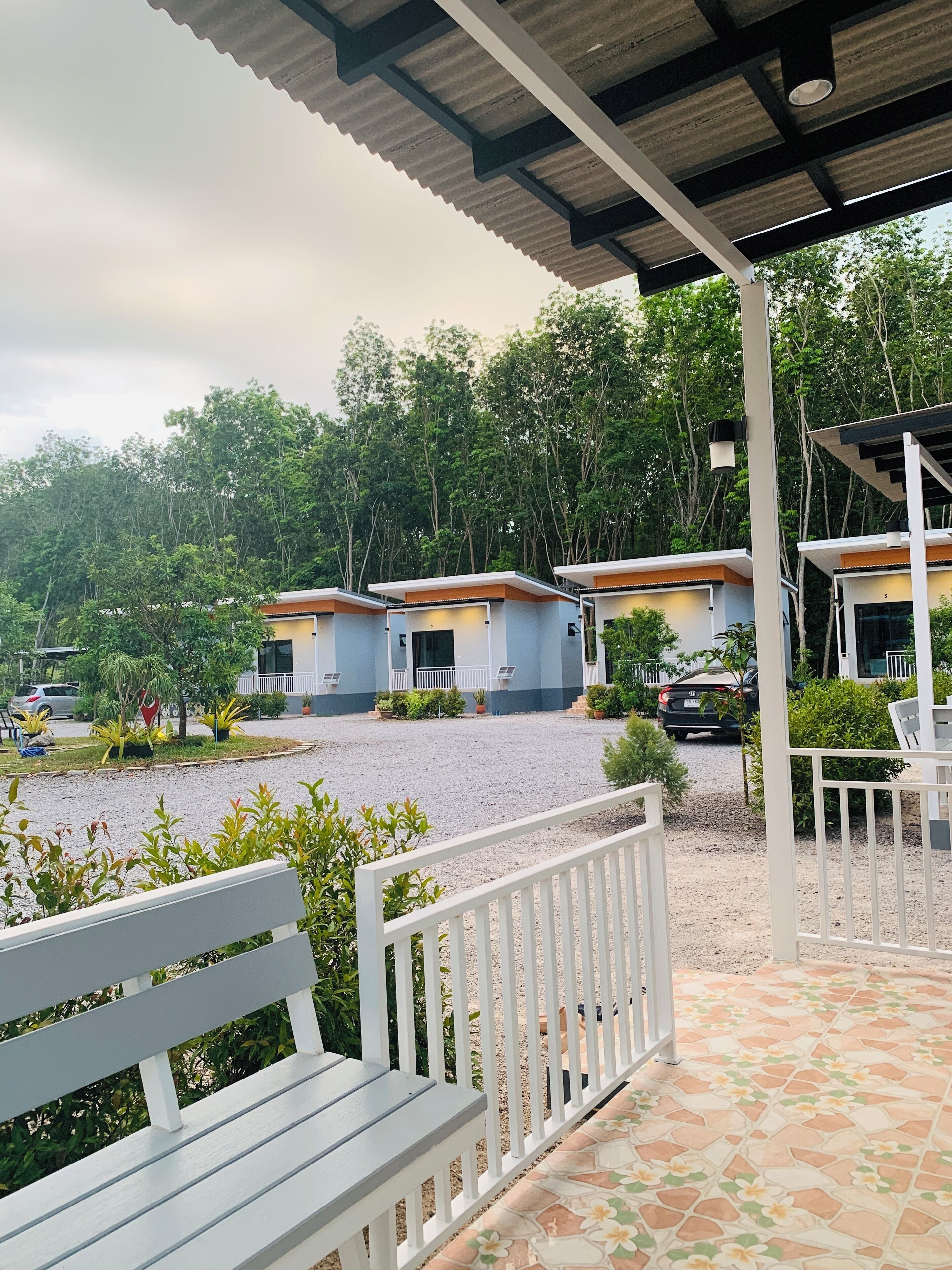 Basic Room, 1 King Bed | Garden view